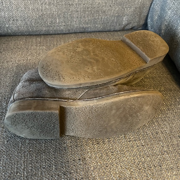 Eddie Bauer Chukka Boots - Picture 4 of 7